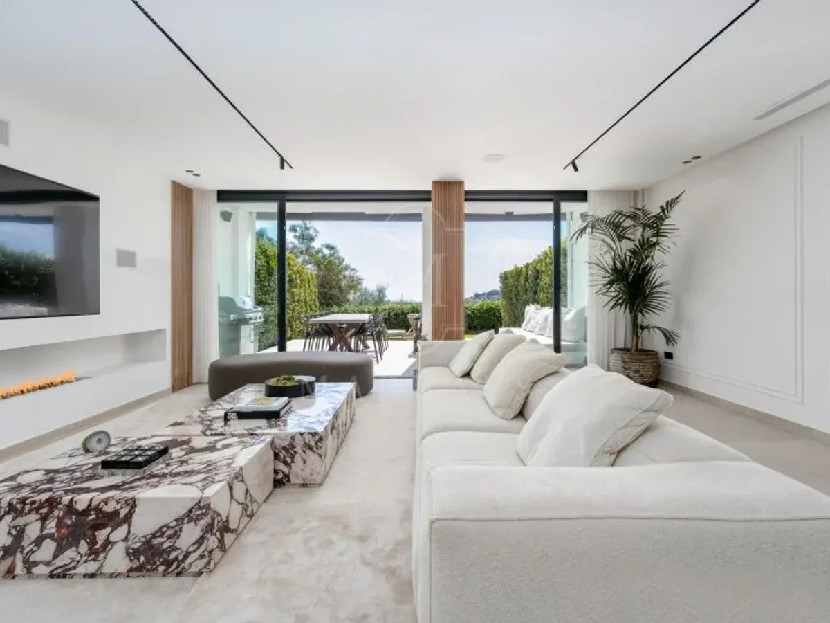 Elegant Renovated Townhouse on Frontline La Quinta Golf with Spectacular Views