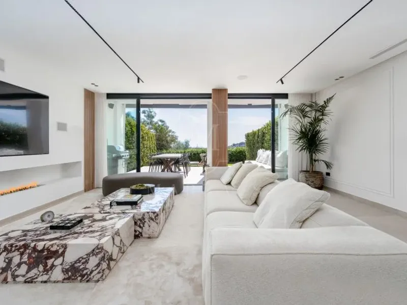 Elegant Renovated Townhouse on Frontline La Quinta Golf with Spectacular Views