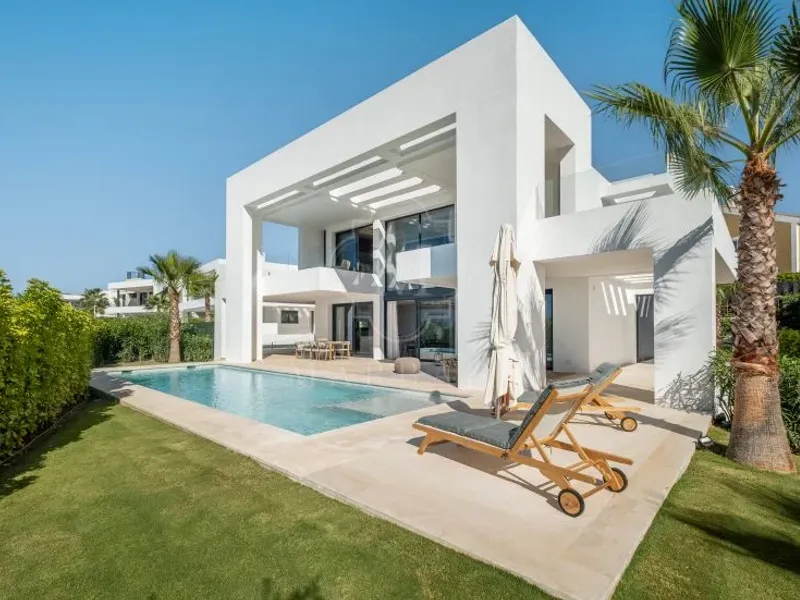Luxury villa with sea views and close to golf courses in the New Golden Mile-Estepona
