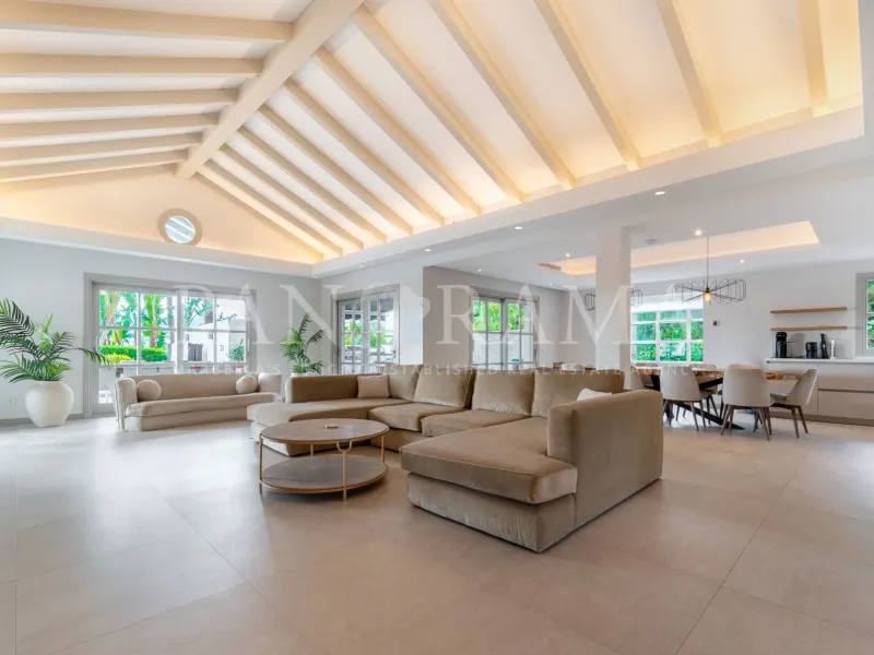 Classic villa with contemporary touches on the front line of Los Naranjos Golf Course