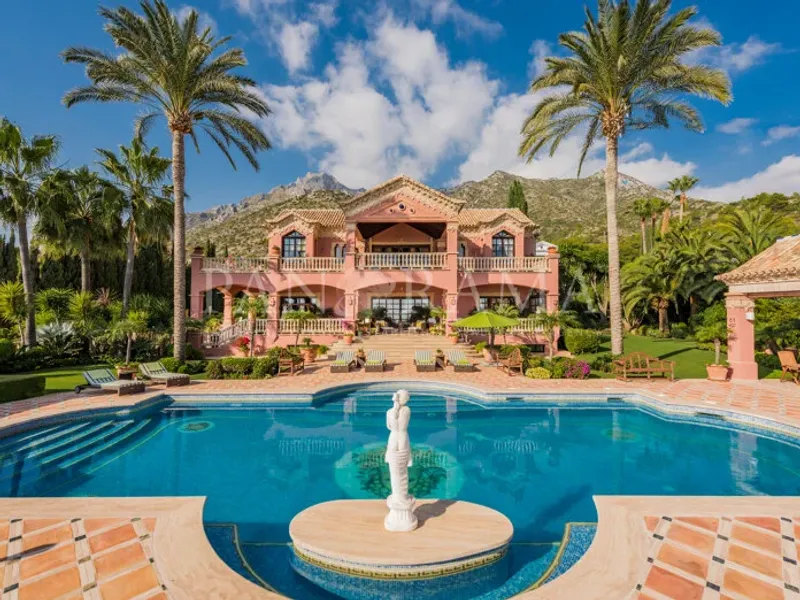 Villa Vivaldi - an elegant and luxurious property with breathtaking views in Sierra Blanca