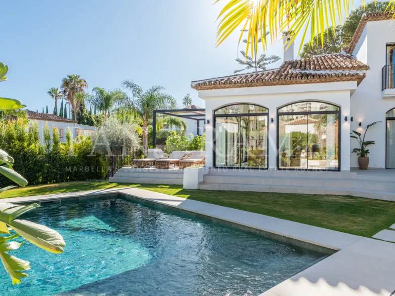 Modern and sleek villa in a gated community in Nueva Andalucía