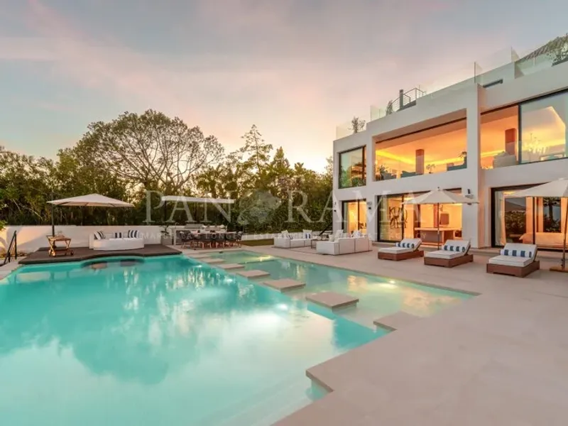 Modern and sleek villa in a gated community in Nueva Andalucía