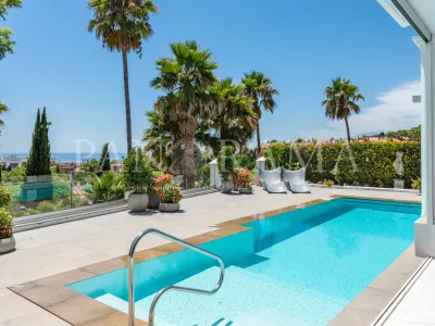 Villa Barbatona, a property with panoramic sea views in El Capricho on the Golden Mile