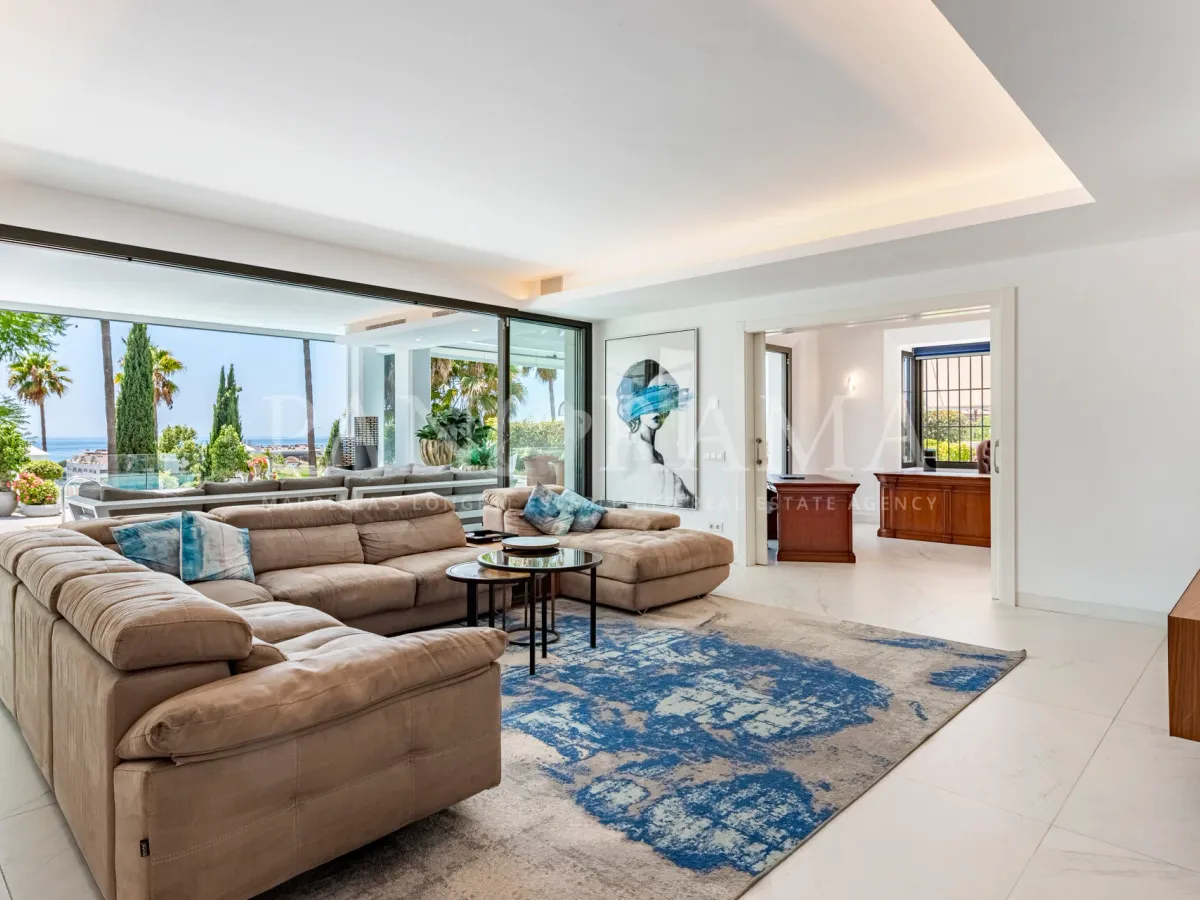 Villa Barbatona, a property with panoramic sea views in El Capricho on the Golden Mile