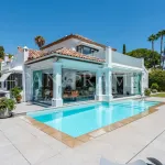 Villa Barbatona, a property with panoramic sea views in El Capricho on the Golden Mile 3