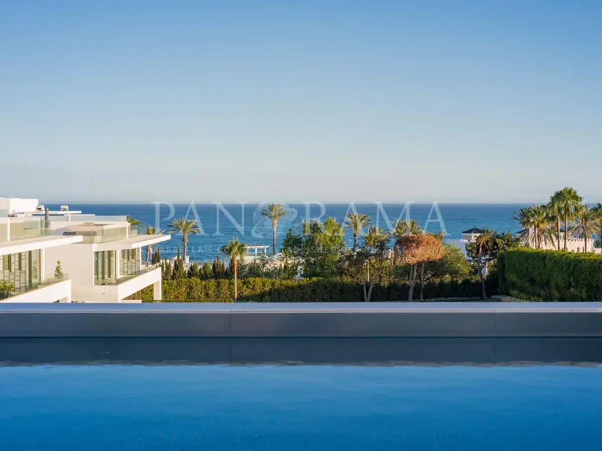 Villa Barbatona, a property with panoramic sea views in El Capricho on the Golden Mile