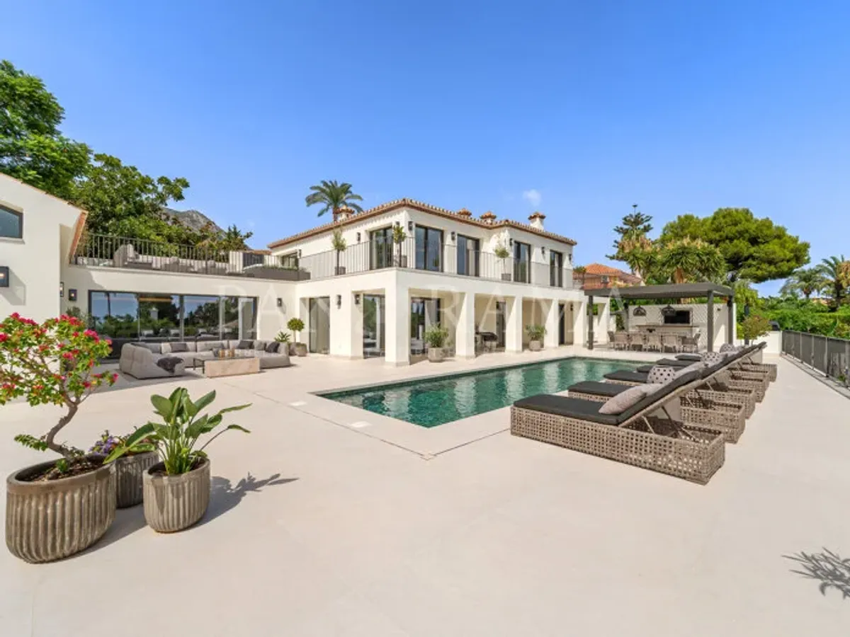 Villa Barbatona, a property with panoramic sea views in El Capricho on the Golden Mile