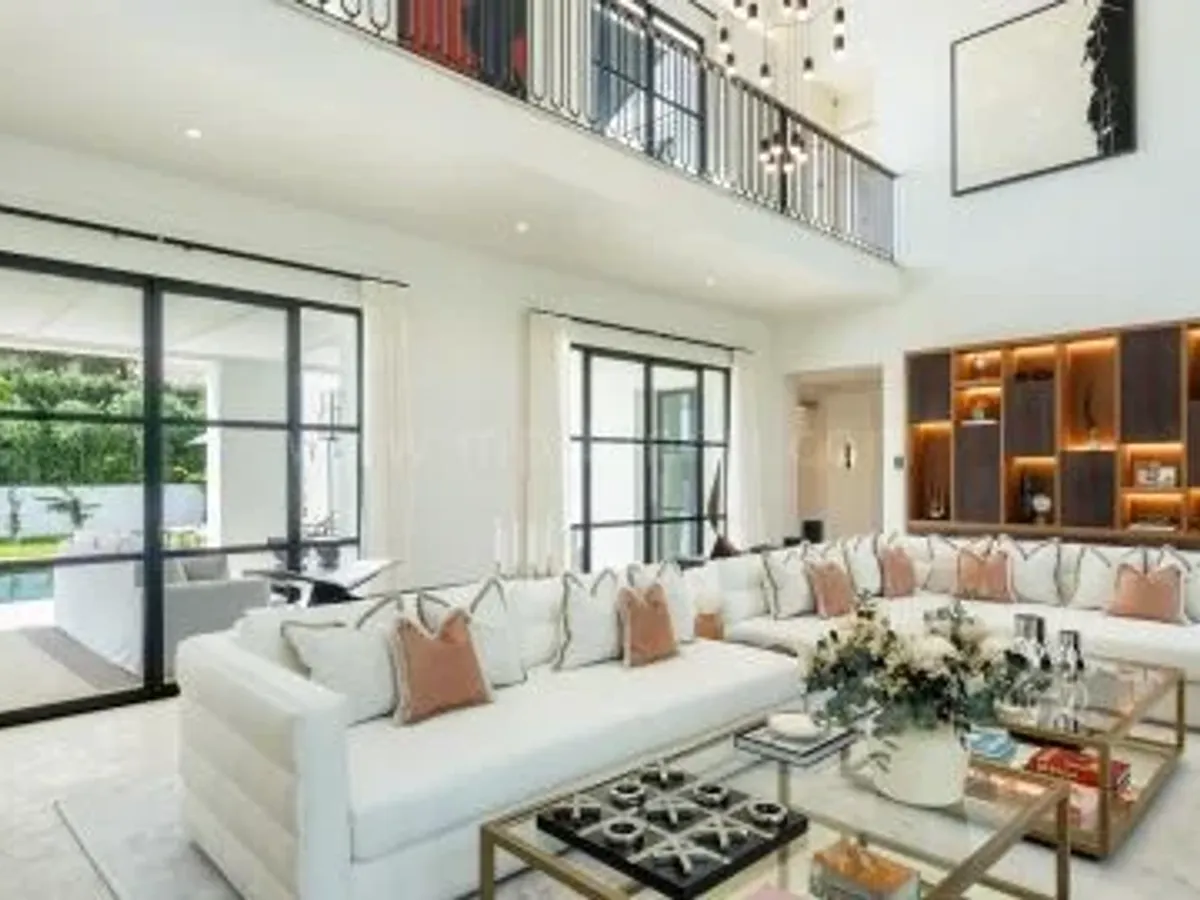 Modern Luxury Villa with Mediterranean Views in Cascada de Camoján