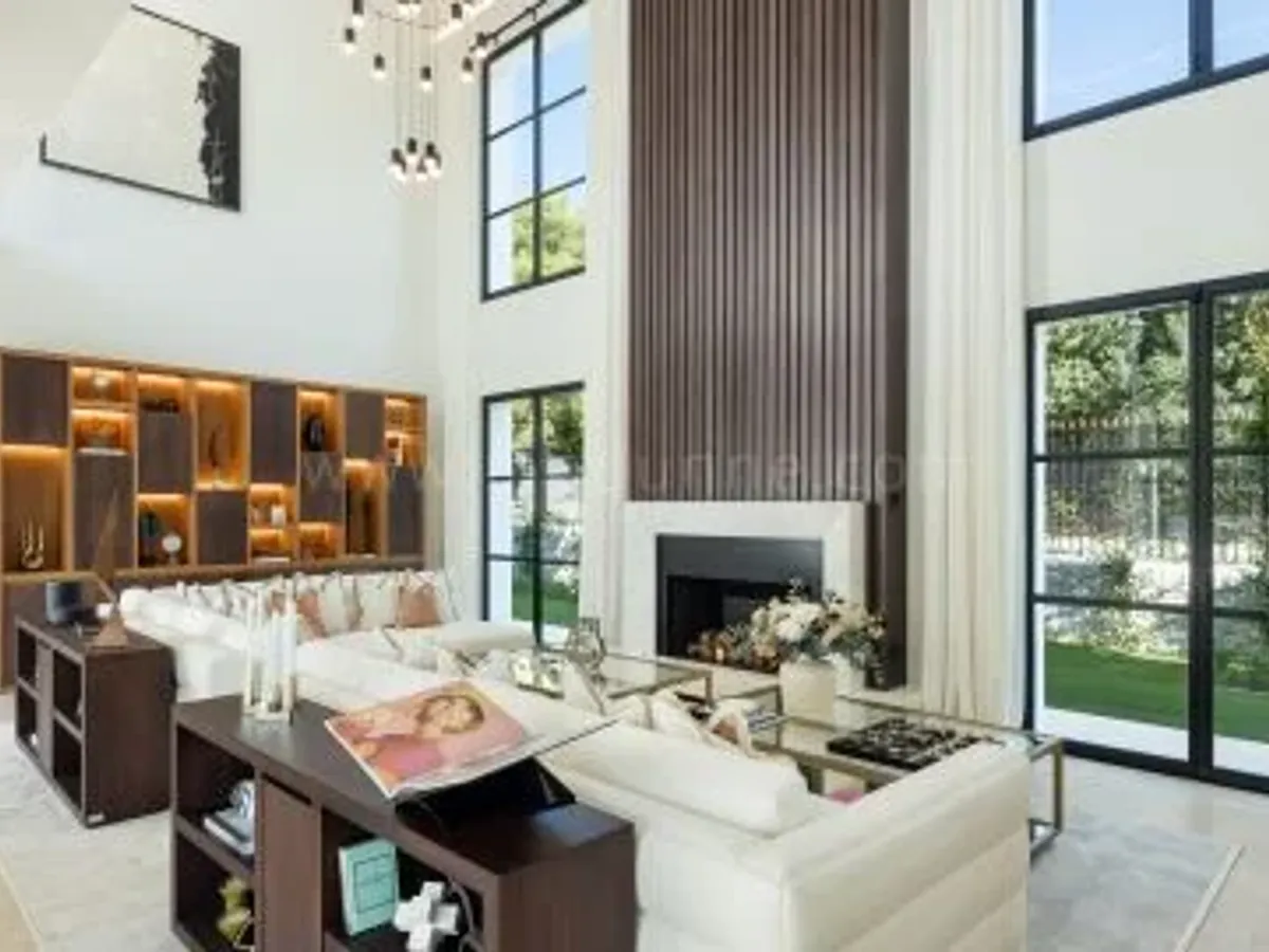 Modern Luxury Villa with Mediterranean Views in Cascada de Camoján