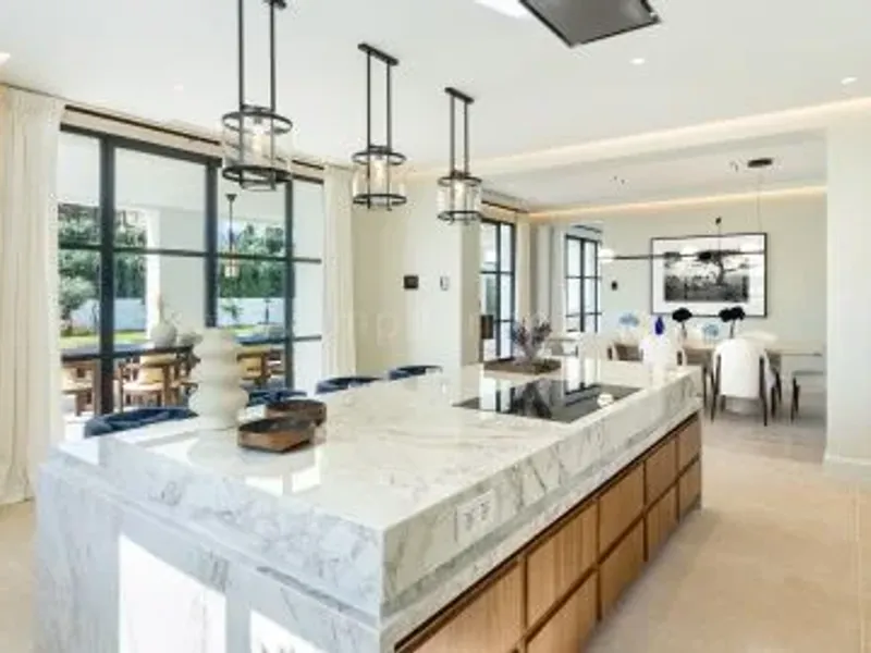 Modern Luxury Villa with Mediterranean Views in Cascada de Camoján