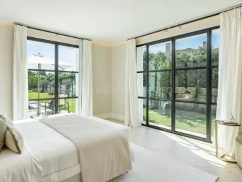 Modern Luxury Villa with Mediterranean Views in Cascada de Camoján