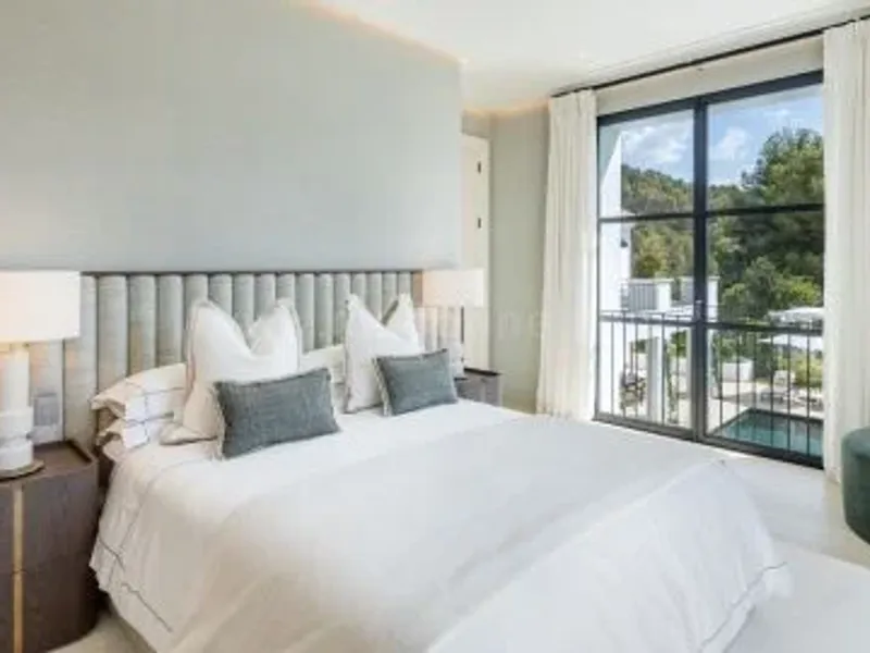 Modern Luxury Villa with Mediterranean Views in Cascada de Camoján