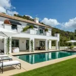 Modern Luxury Villa with Mediterranean Views in Cascada de Camoján 11