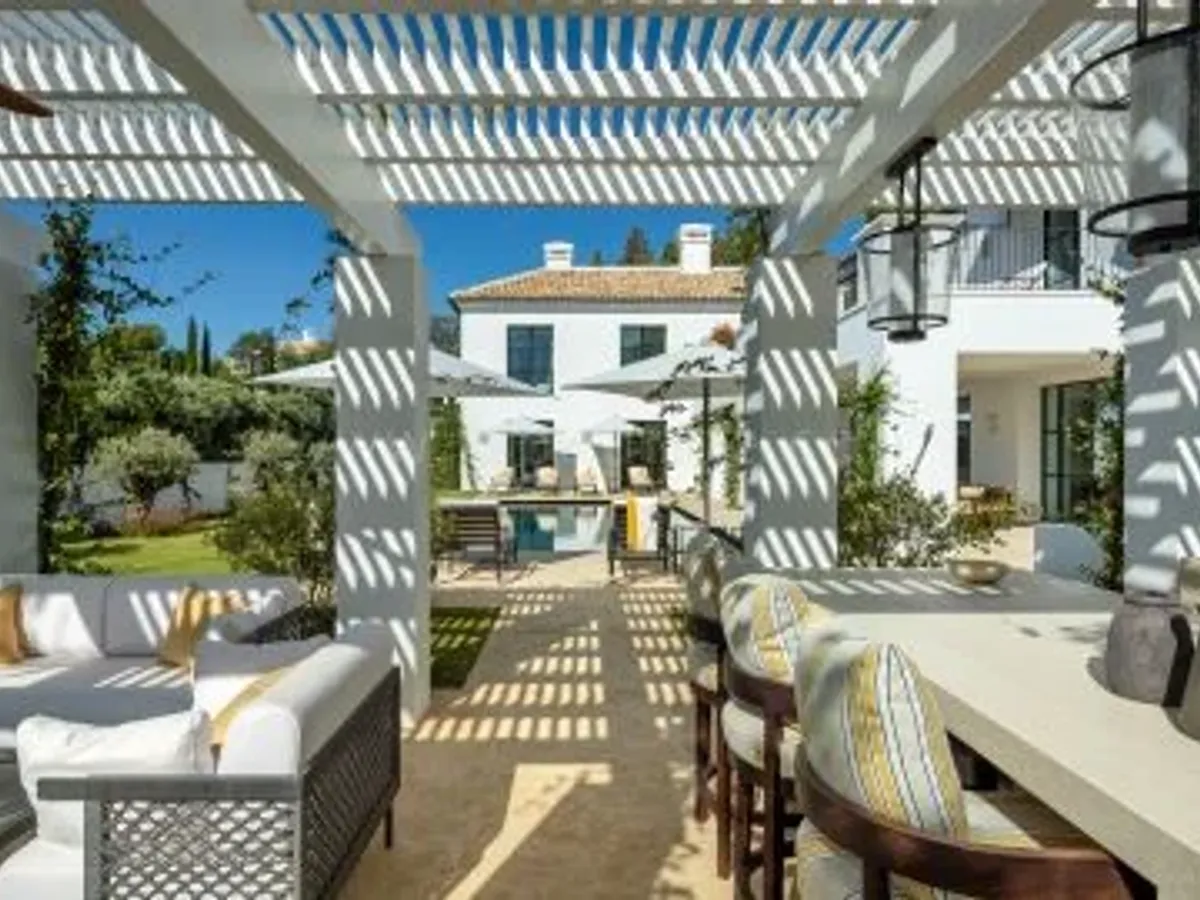 Modern Luxury Villa with Mediterranean Views in Cascada de Camoján