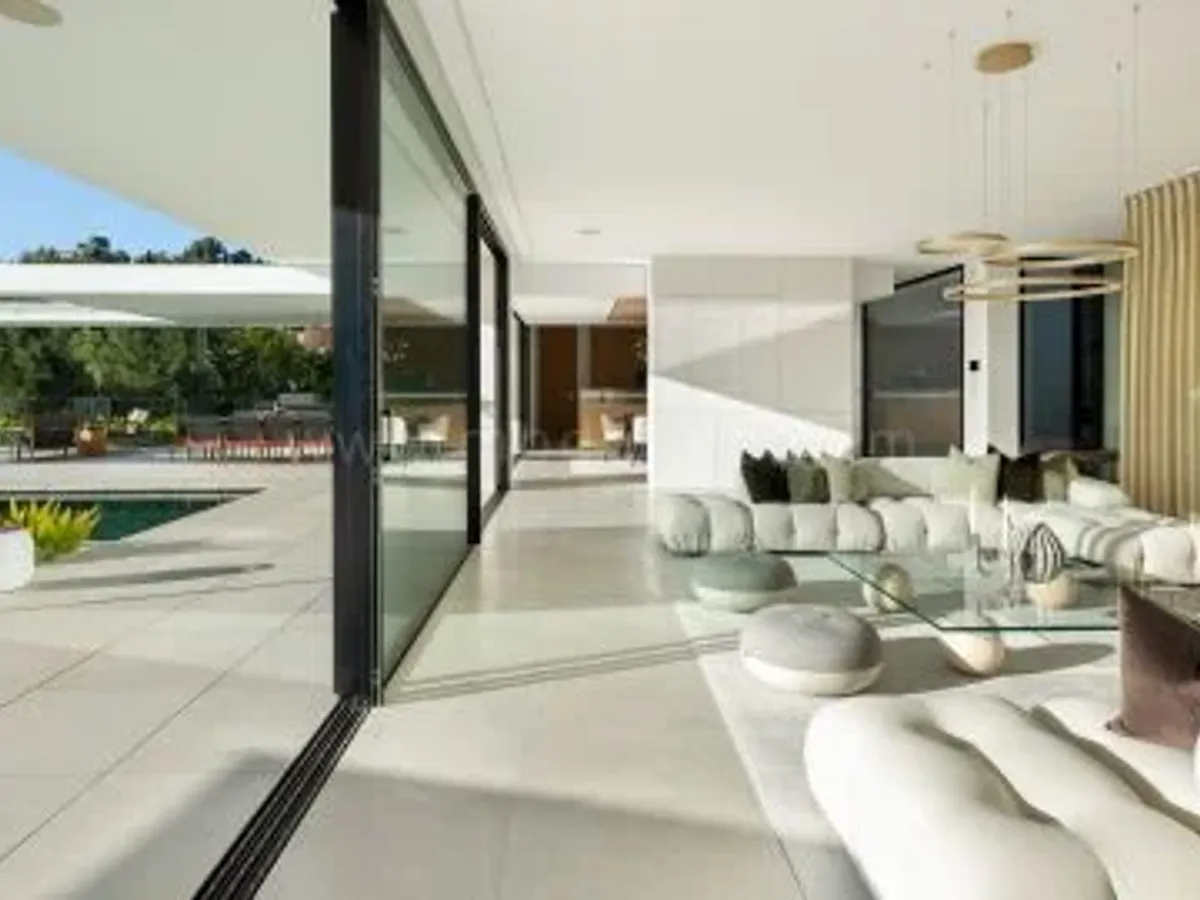 Modern Luxury Villa with Panoramic Views in El Madroñal