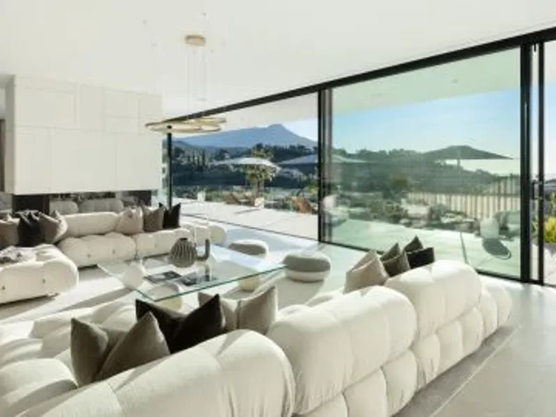Modern Luxury Villa with Panoramic Views in El Madroñal