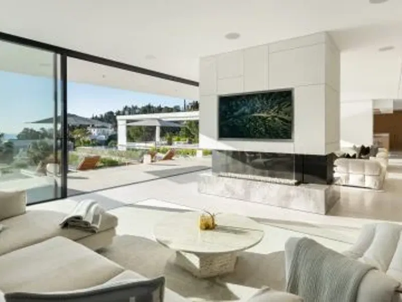 Modern Luxury Villa with Panoramic Views in El Madroñal