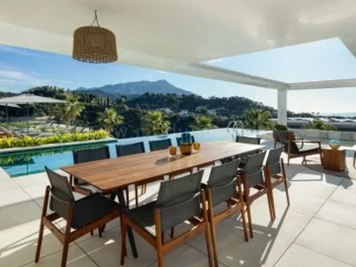 Modern Luxury Villa with Panoramic Views in El Madroñal