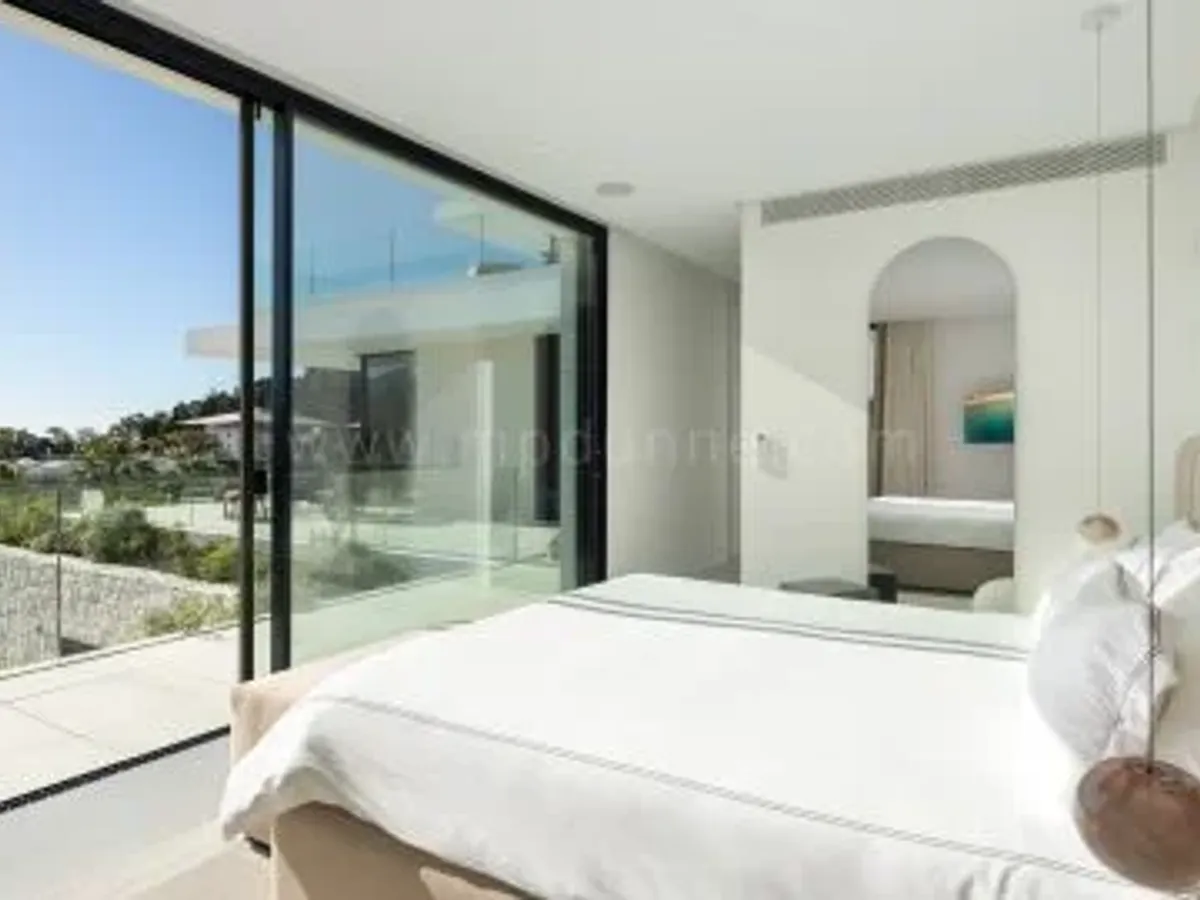 Modern Luxury Villa with Panoramic Views in El Madroñal