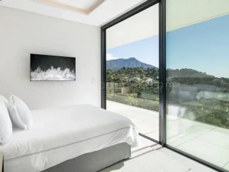 Modern Luxury Villa with Panoramic Views in El Madroñal