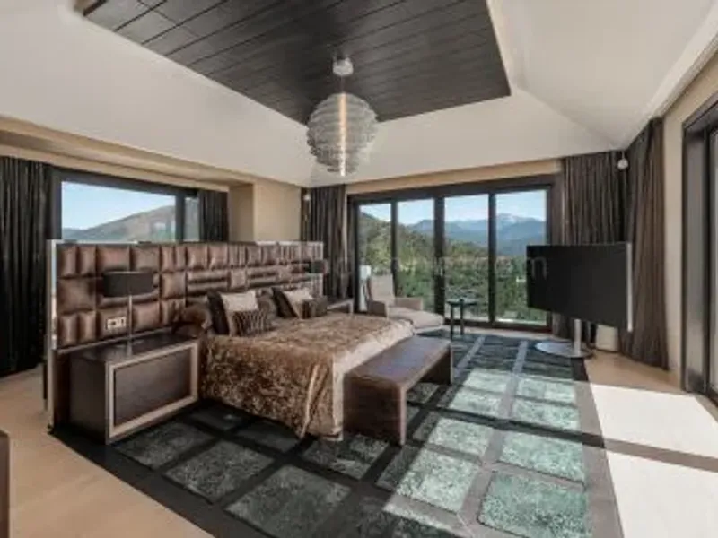 Casa Valentino: Modern Luxury Villa with Panoramic Views in La Zagaleta