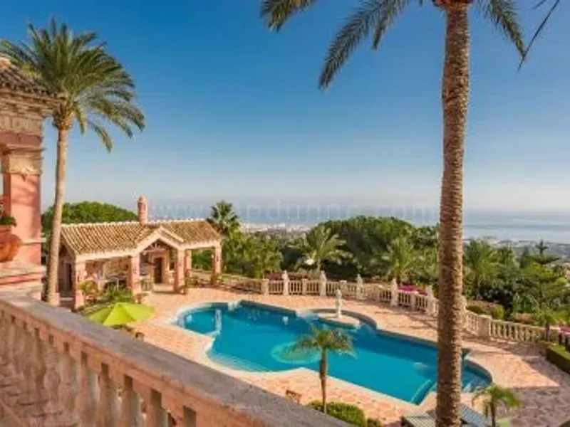 Casa Medusa - Grand Sea View Villa, Sierra Blanca Marbella