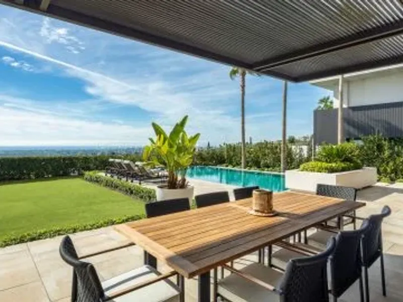 Luxury Villa with Panoramic Views in La Quinta