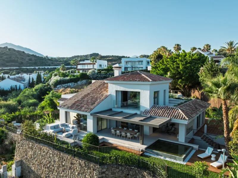 Centauro 15: A Balinese-style oasis villa in the heart of the Golf Valley in Nueva Andalucía