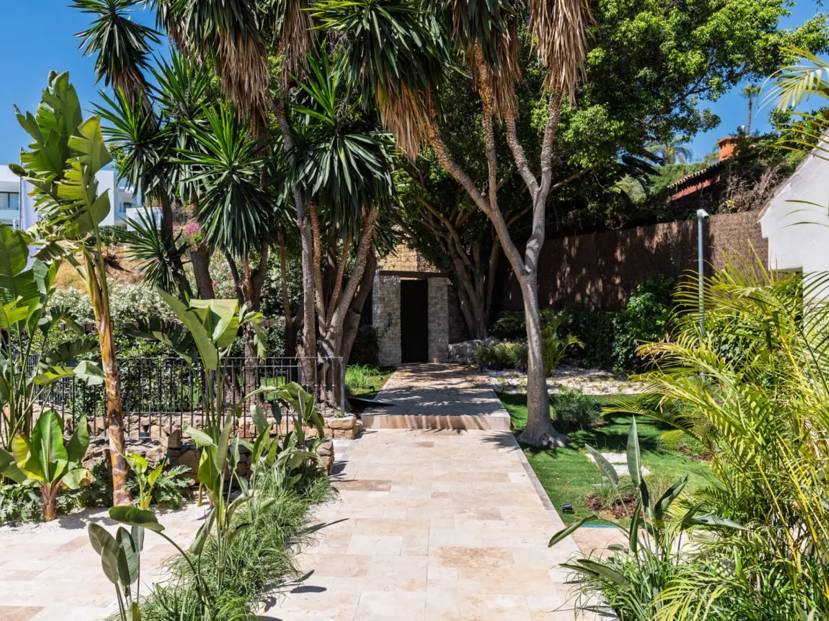 Centauro 15: A Balinese-style oasis villa in the heart of the Golf Valley in Nueva Andalucía