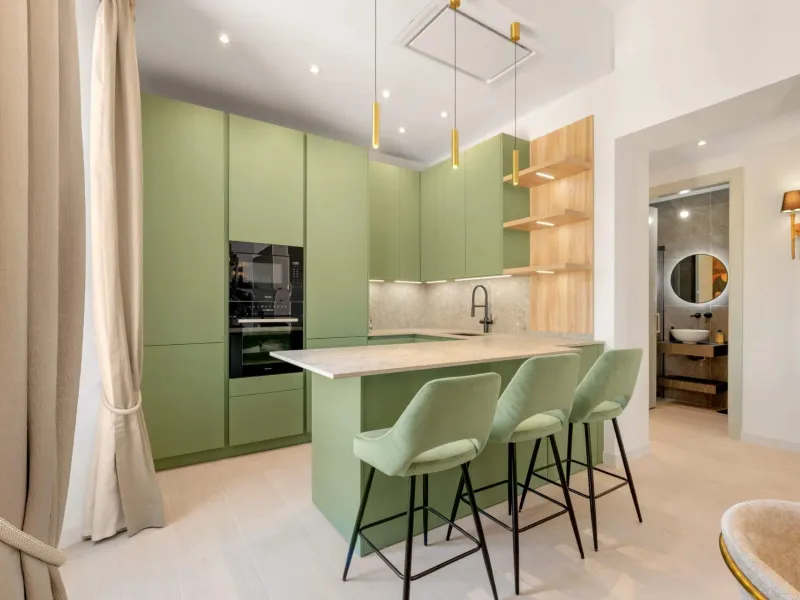 Luminous apartment completely refurbished next to the Cervantes Theatre, Malaga centre