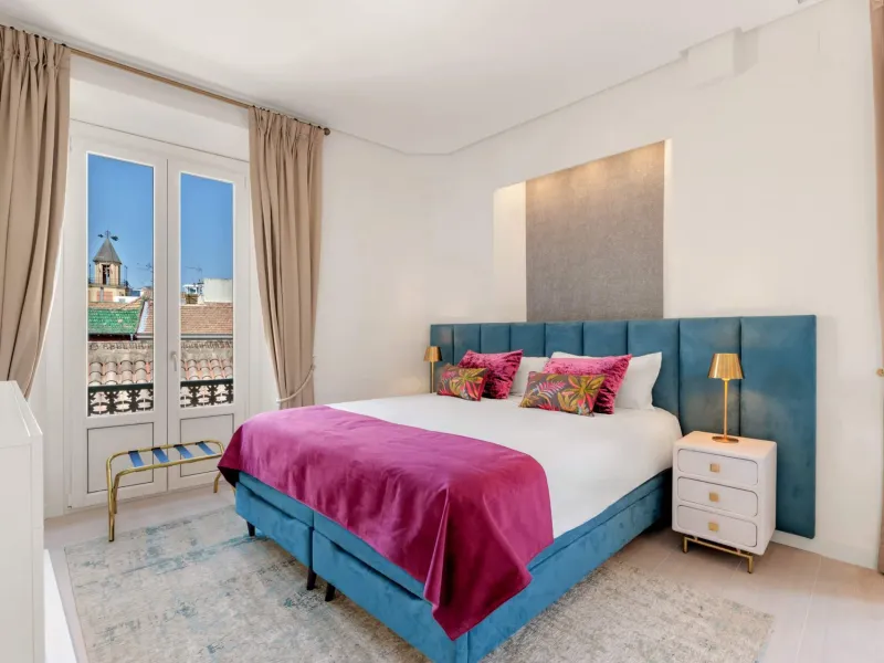Luminous apartment completely refurbished next to the Cervantes Theatre, Malaga centre