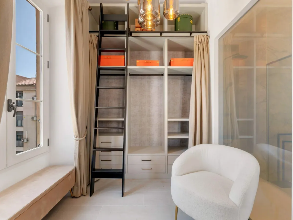 Luminous apartment completely refurbished next to the Cervantes Theatre, Malaga centre