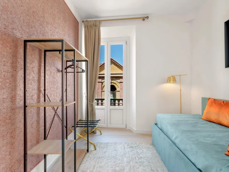 Luminous apartment completely refurbished next to the Cervantes Theatre, Malaga centre