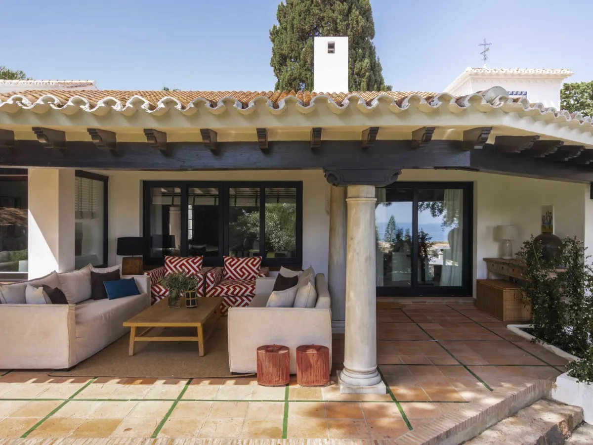 Charming Andalusian style villa recently renovated, next to a golf course
