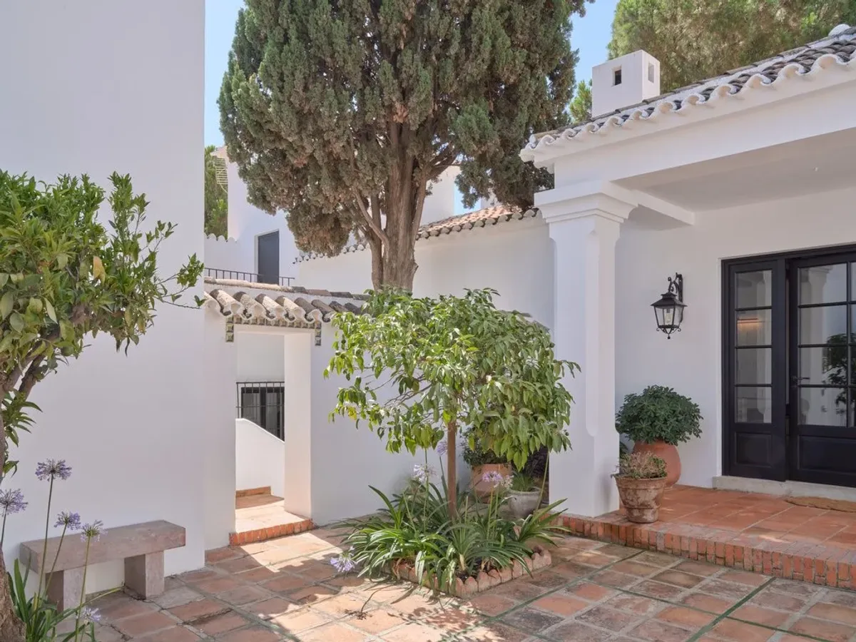 Charming Andalusian style villa recently renovated, next to a golf course