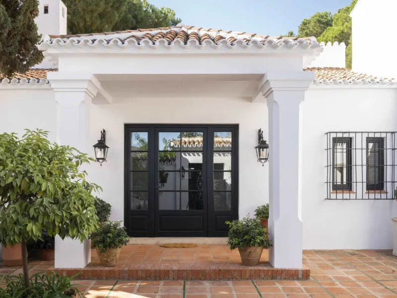 Charming Andalusian style villa recently renovated, next to a golf course
