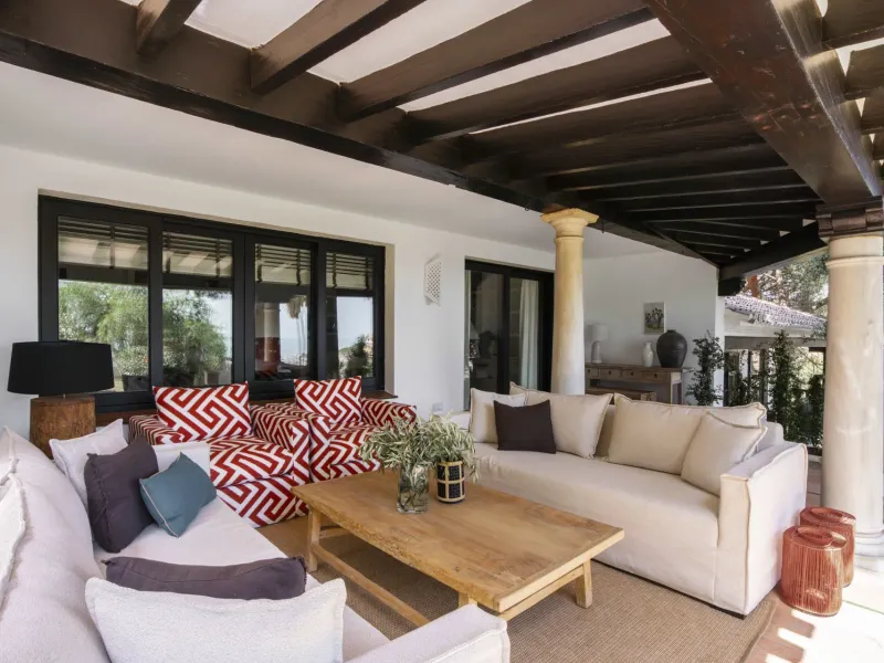 Charming Andalusian style villa recently renovated, next to a golf course