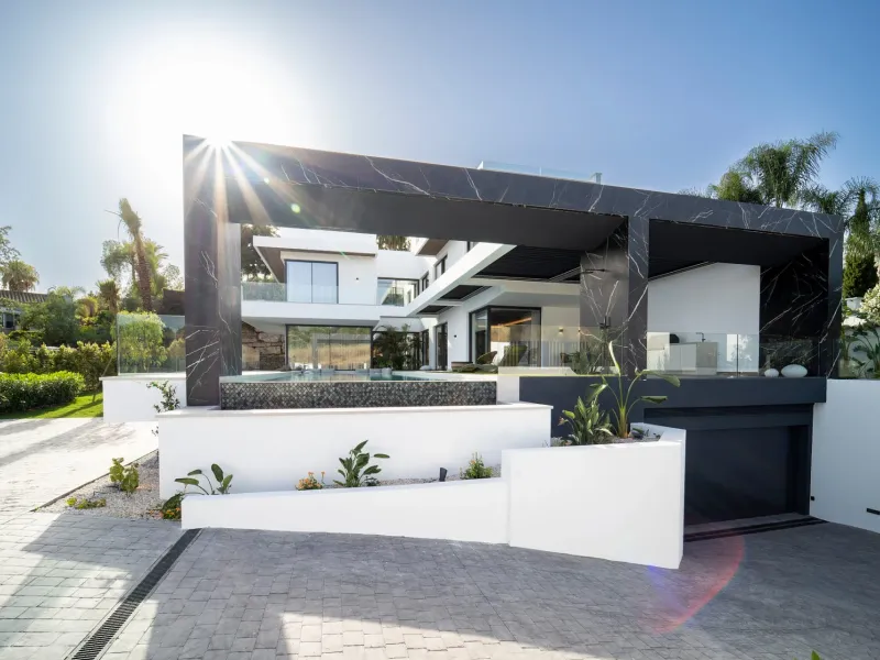 Exceptional new-build luxury villa with panoramic views in El Paraiso, Estepona East