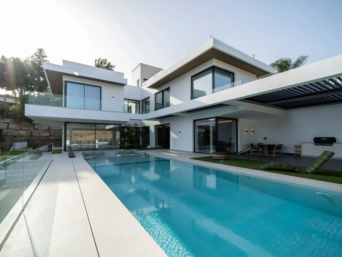 Exceptional new-build luxury villa with panoramic views in El Paraiso, Estepona East