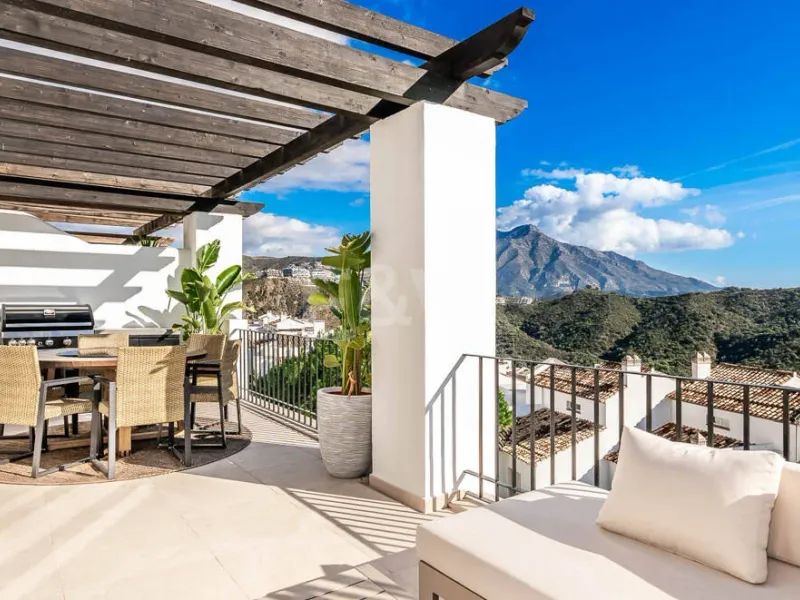 Exceptional Penthouse with Breathtaking Sea Views