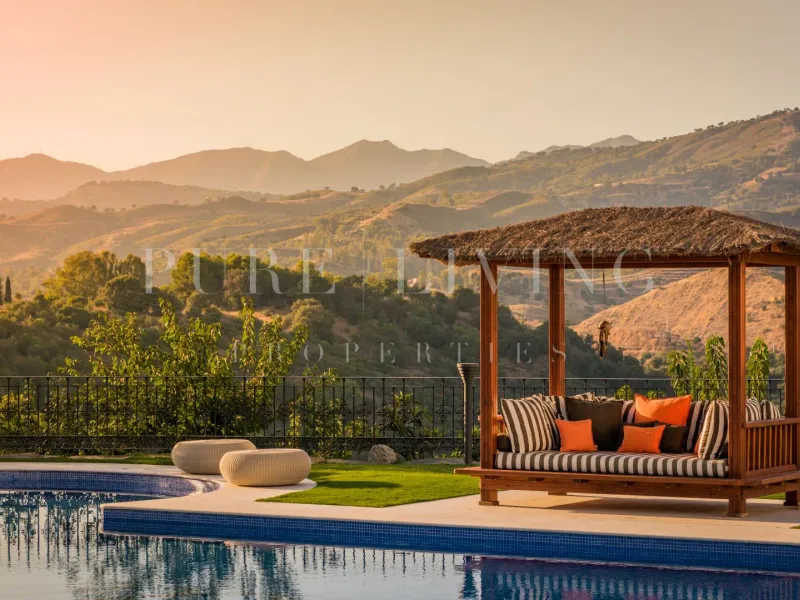 Luxury seven bedroom villa with spectacular views in Hacienda Las Chapas, Marbella East.