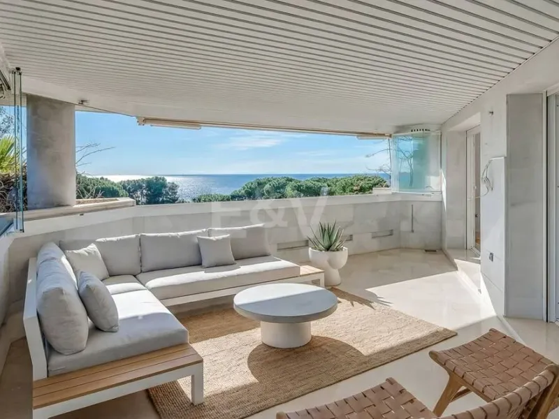 Exclusive Beachside Apartment with Panoramic Sea Views on the Golden Mile