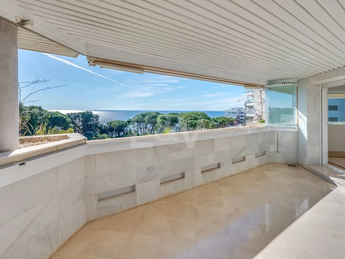 Exclusive Beachside Apartment with Panoramic Sea Views on the Golden Mile