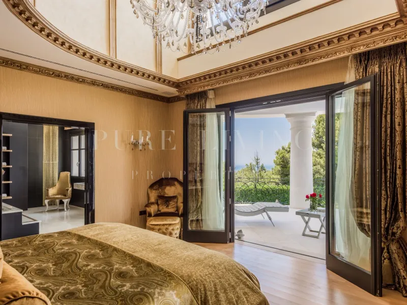 Luxury seven bedroom villa with spectacular views in Hacienda Las Chapas, Marbella East.