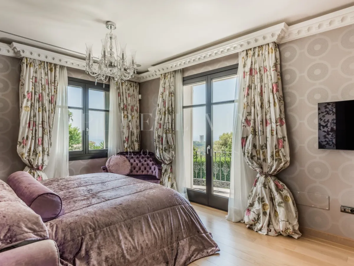 Luxury seven bedroom villa with spectacular views in Hacienda Las Chapas, Marbella East.