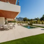 Villa-Style Triplex with Private Garden and Sea Views on Marbella’s Golden Mile 2