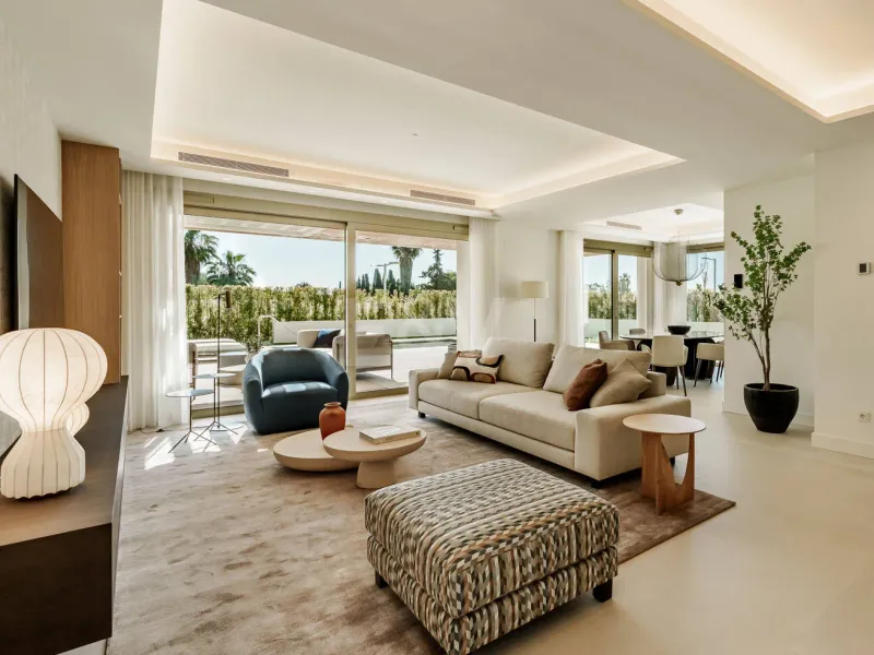 Villa-Style Triplex with Private Garden and Sea Views on Marbella’s Golden Mile