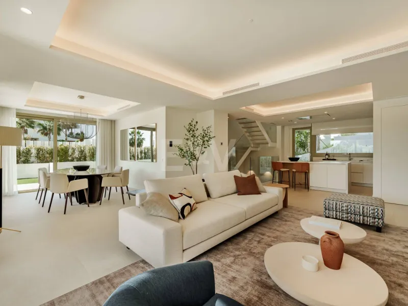 Villa-Style Triplex with Private Garden and Sea Views on Marbella’s Golden Mile