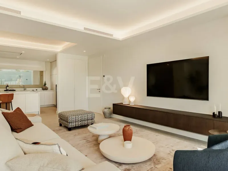 Villa-Style Triplex with Private Garden and Sea Views on Marbella’s Golden Mile